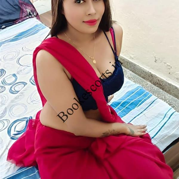 Lavnya a 21 years old Sirali escorts girl
