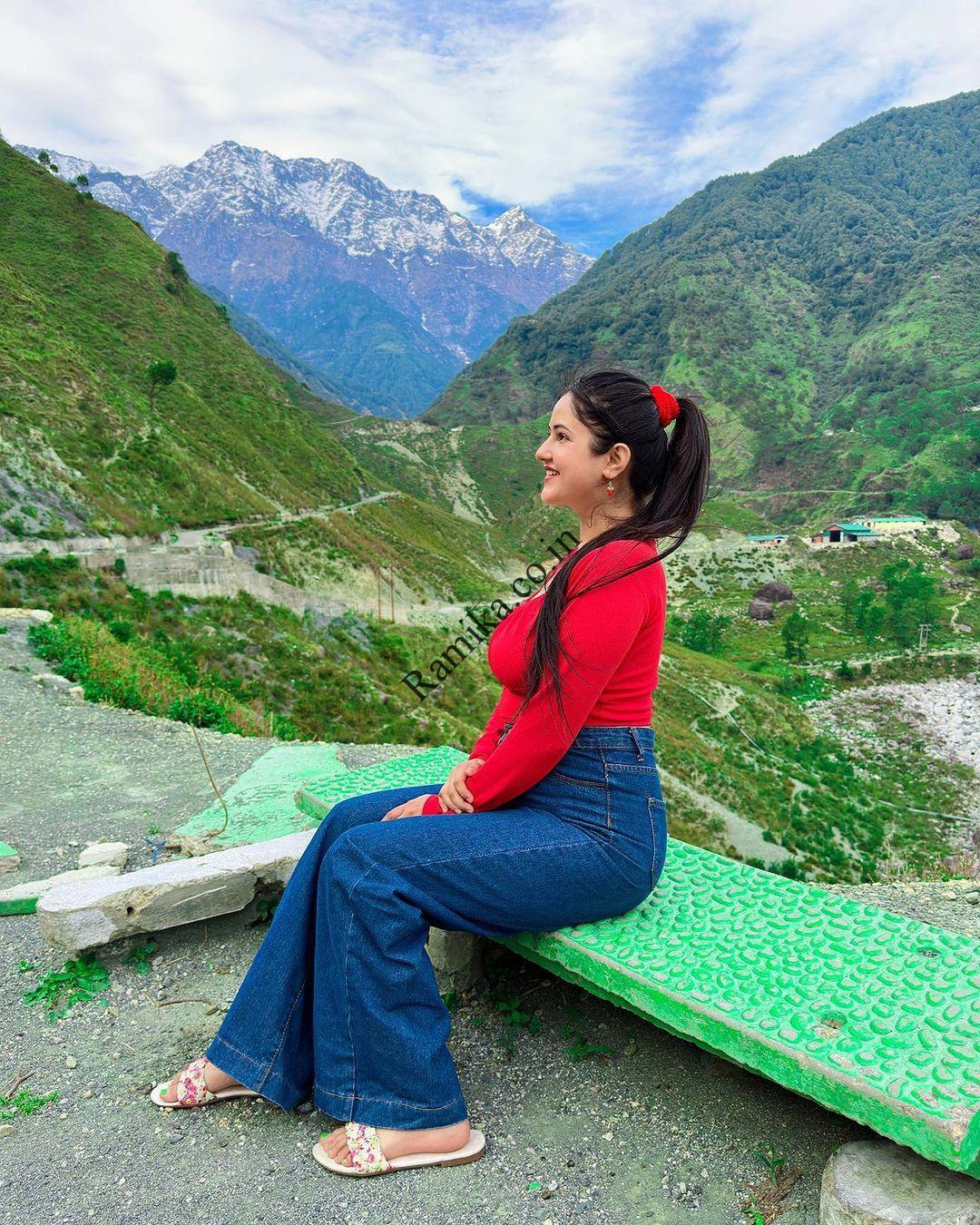 Call Girls In Delhi Gole Market 9643900018 Escorts ServiCe