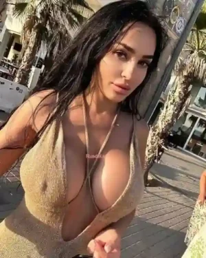 Freya-Russian-big-boobs-call-girl-in-Malviya-Nagar-Delhi-1