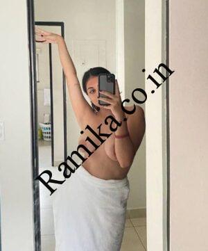 nri-punjabi-nude-girl-selfshot-photos-of-hot-boobs-and-butt-7-1-2