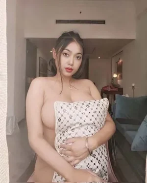 young-delhi-call-girl