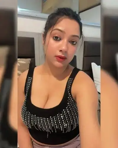 Top model college call girl service available in