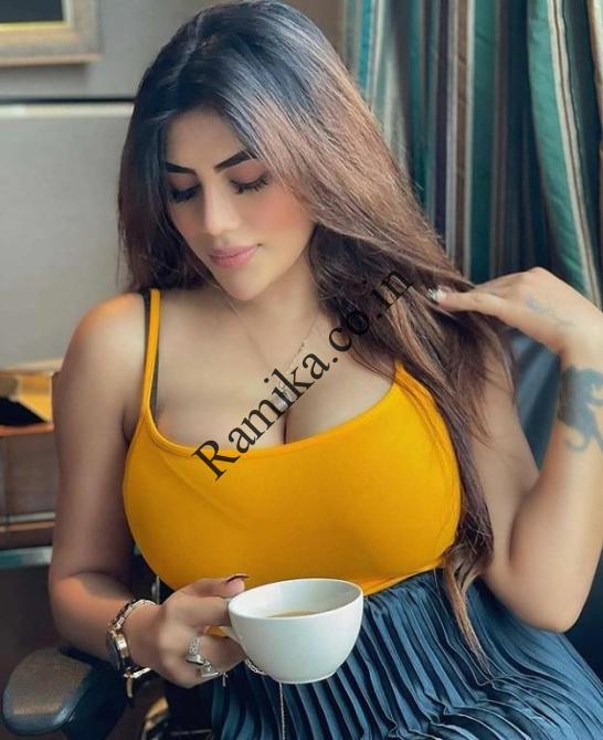 Call Girls In Botanical Garden Noida |