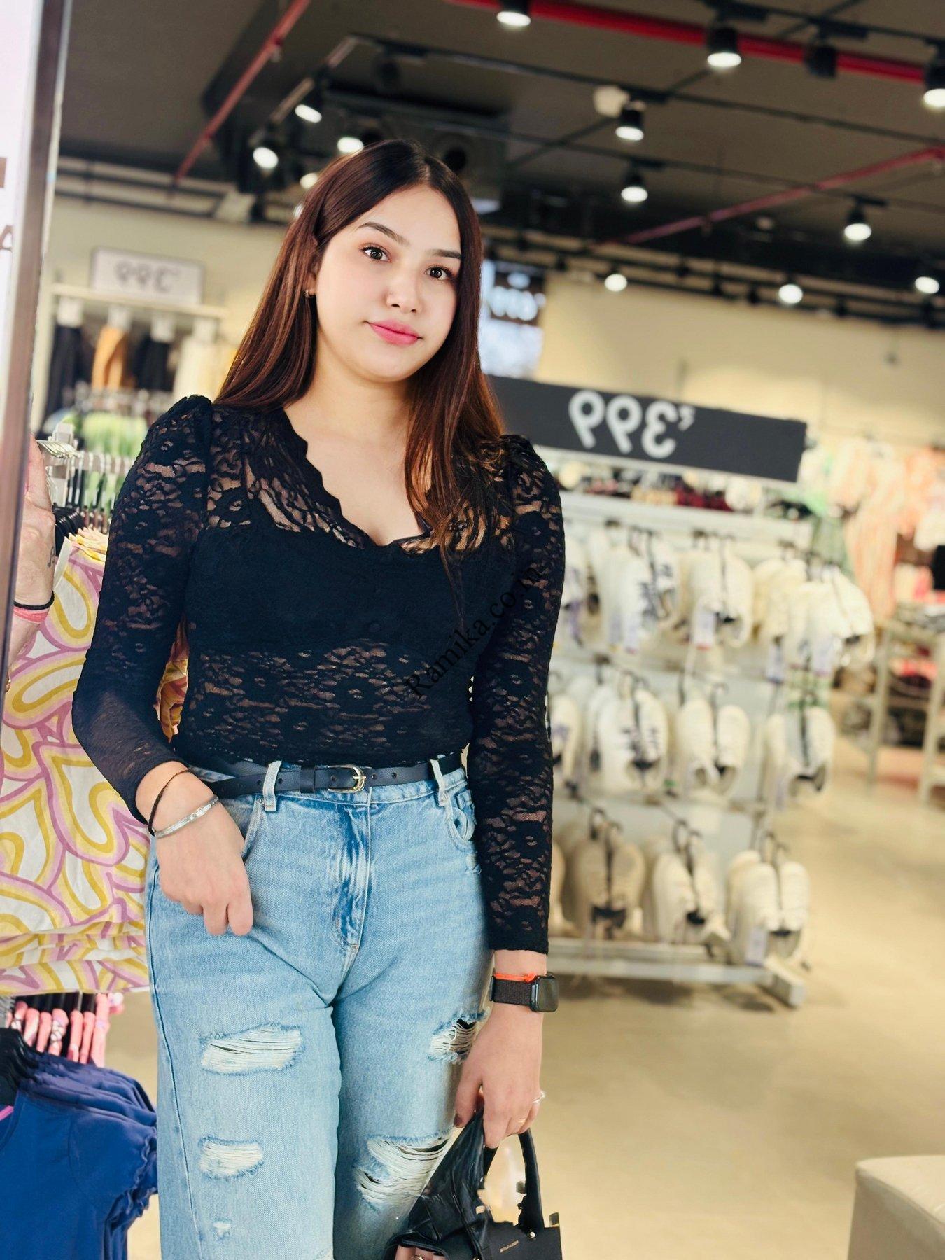 Low rate call girl in Gurgaon Sector 95A Delhi escort service
