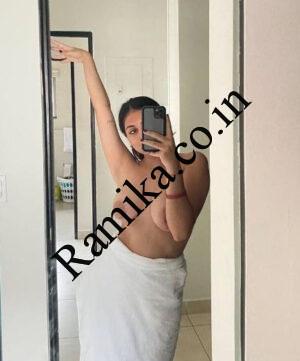 nri-punjabi-nude-girl-selfshot-photos-of-hot-boobs-and-butt-7-1-1-3