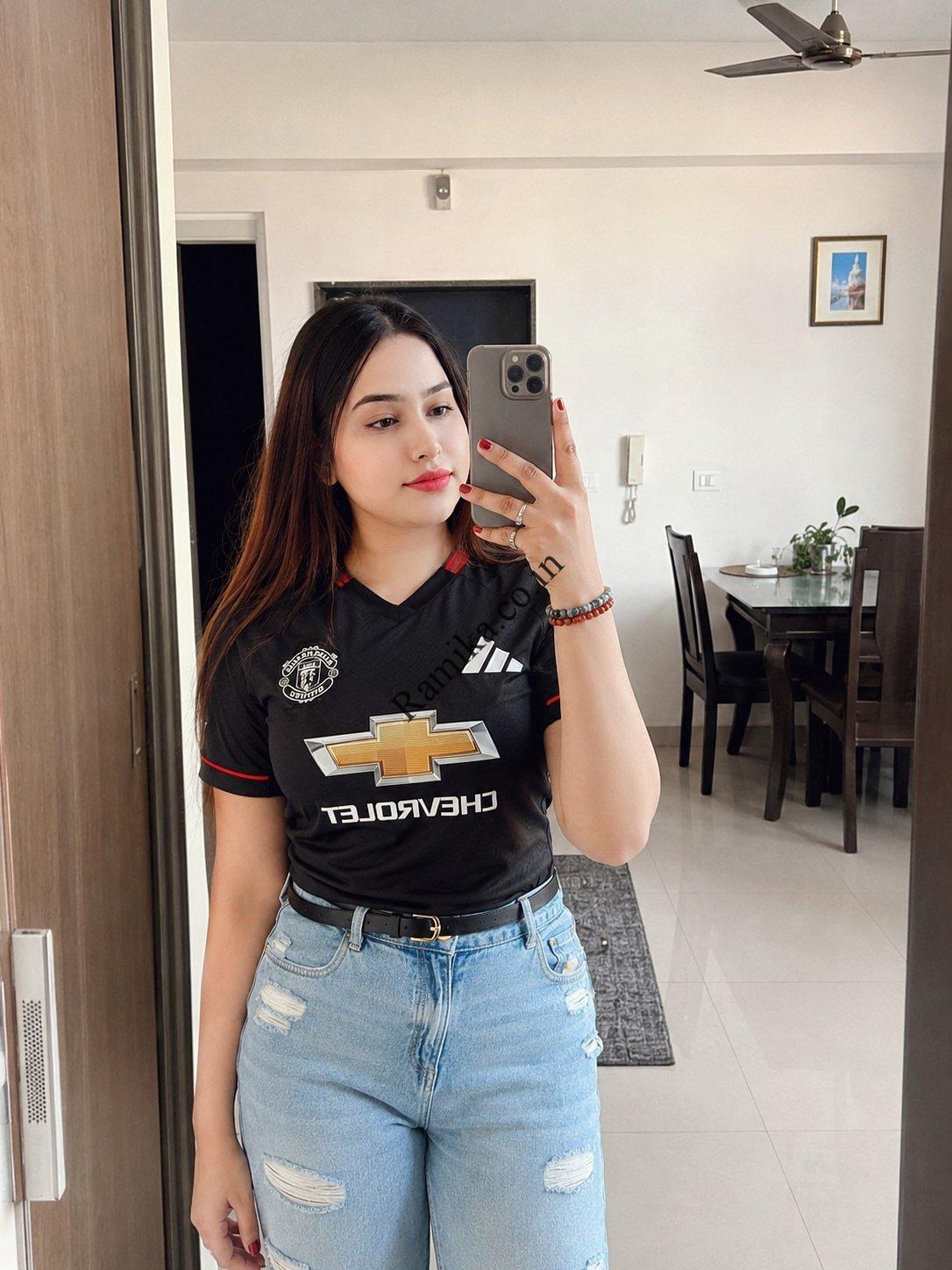 Low rate call girl in Gurgaon Sector 95B Delhi escort service