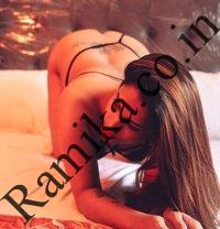 shine-indian-escort-in-new-delhi-8141450_premium-1